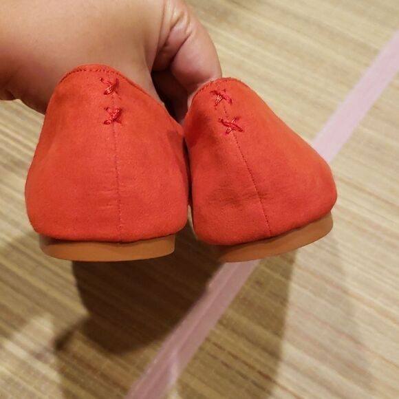 Nwt Torrid Red SUEDE ALMOND TOE FLAT (WIDE WIDTH) size 8W - Picture 8 of 10